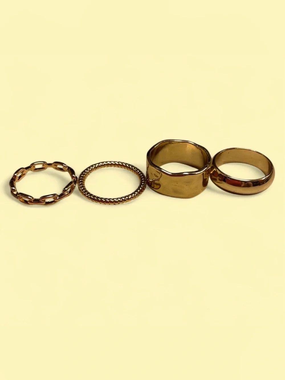4 pack gold toned rings